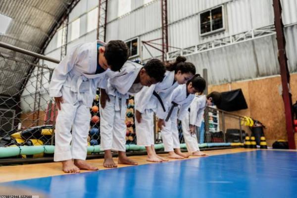 体育美术教学设计案例解析(图1)